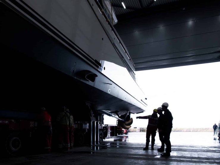 Royal Huisman Project 406 – by Tom van Oossanen